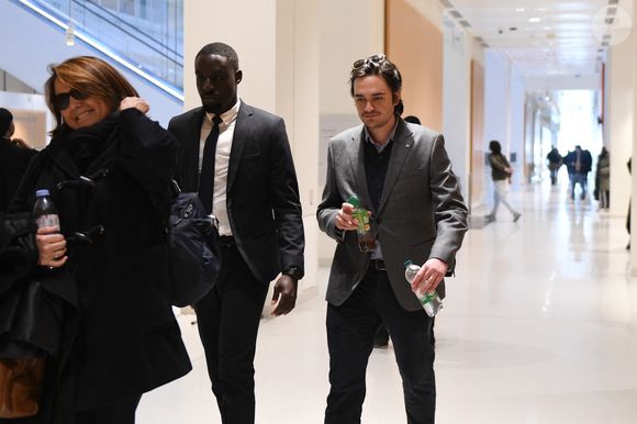 Alain-Fabien Delon et son avocate Florence Watrin arrivent au tribunal correctionnel de Paris pour avoir enregistré et diffusé avec son frère Anthony Delon une conversation de leur sœur, Anouchka, avec leur père, le 5 janvier 2024, à l'époque où les désaccords de la fratrie concernant la santé d'Alain Delon, à Paris, France, le 17 mars 2026. Anthony Delon et Anouchka sont absents. © Clément Prioli/Bestimage