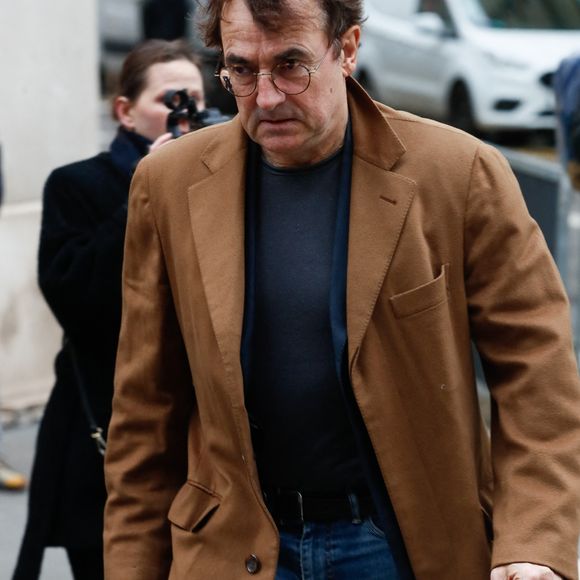 Albert Dupontel - Arrivées aux obsèques de Niels Arestrup à l'Église Saint-Roch à Paris. Le 10 décembre 2024
© Christophe Clovis / Bestimage
