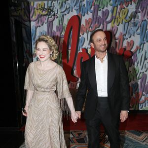 Malheureusement, la vie en a décidé autrement.
Emilie Dequenne (En Dior) se prépare pour la 95ème édition de la cérémonie des Oscars à Los Angeles dans sa chambre d'hôtel (Le Sofitel Beverly Hills) avec son mari Michel Ferracci (en Fursac) le 12 mars 2023.
©Agence / Bestimage