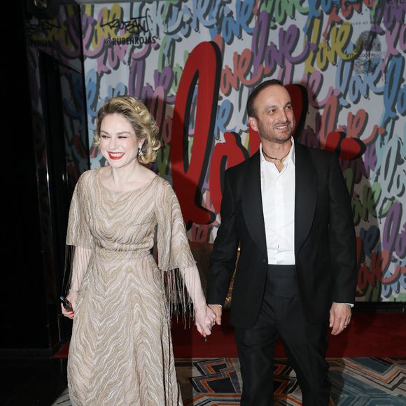 Malheureusement, la vie en a décidé autrement.
Emilie Dequenne (En Dior) se prépare pour la 95ème édition de la cérémonie des Oscars à Los Angeles dans sa chambre d'hôtel (Le Sofitel Beverly Hills) avec son mari Michel Ferracci (en Fursac) le 12 mars 2023.
©Agence / Bestimage