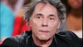 A 81 ans, Yves Simon s’est marié avec une célèbre artiste de 36 ans sa cadette : une photo du jour J partagée