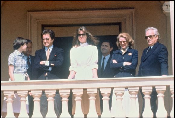Archives - Première apparition officielle de Philippe Junot avec la famille de Monaco, Stéphanie, Grace, Caroline et le prince Rainier de Monaco au balcon. Agence / Bestimage