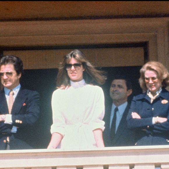 Archives - Première apparition officielle de Philippe Junot avec la famille de Monaco, Stéphanie, Grace, Caroline et le prince Rainier de Monaco au balcon. Agence / Bestimage
