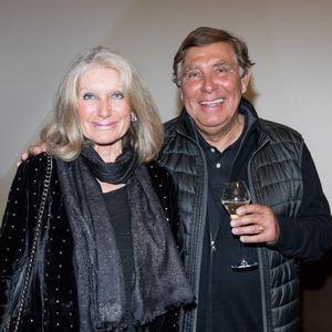 Une ville balnéaire située entre Martigues et Marseille où il a acquis en 1989 une magnifique maison au sein de la calanque du Bouchon avec son épouse Evelyne. 

Jean-Pierre Foucault et sa compagne Evelyne Jarre lors du gala de la Chaine de l'espoir au théâtre de la Tour Eiffel à Paris, France, le 26 mars 2018. Les recettes collectées (les bénéfices de la soirée) seront reversées à l'association La Chaîne de l’Espoir pour redonner vie et sourire à des enfants malades du bout du monde. © Cyril Moreau/Bestimage