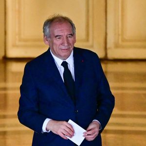 François Bayrou est le nouveau Premier ministre

Le nouveau premier ministre François Bayrou - L'ancien Premier ministre M.Barnier et le nouveau Premier ministre F.Bayrou lors de la cérémonie de passation de pouvoir à l'hôtel Matignon à Paris, France

 © Christian Liewig / Bestimage