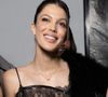 La vidéo montre l’ancienne Miss France appliquant sa routine skincare pendant le vol vers Mauritius.

Iris Mittenaere au Front Row du défilé Vaillant Collection Femme Prêt-à-Porter Automne/Hiver 2026-2027 lors de la Fashion Week de Paris (PFW) au palais de Tokyo, à Paris, France, le 6 mars 2026. © Julien Sarkissian/Bestimage