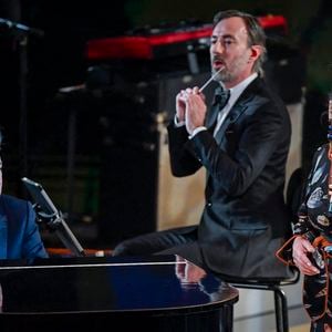 Benjamin Biolay (En Celine) et Catherine Ringer sur scène lors de la 46ème cérémonie des César à l'Olympia à Paris le 12 mars 2021. © Pierre Villard/ Pool / Bestimage