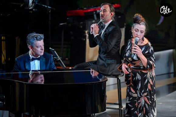 Benjamin Biolay (En Celine) et Catherine Ringer sur scène lors de la 46ème cérémonie des César à l'Olympia à Paris le 12 mars 2021. © Pierre Villard/ Pool / Bestimage