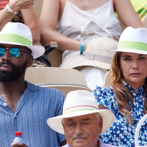 Sur Instagram, il a partagé un montage photos de son couple avec Ariane et de leur belle famille, tout en inscrivant en légende : "Après ces jours difficiles… sache qu'on est là. Le monde t'a blessée, mais rien n’éteint ta lumière. On t’aime fort".

Ariane Brodier et son compagnon Fulgence Ouedraogo en tribunes lors des Internationaux de France de tennis de Roland Garros 2023, à Paris, France, le 8 juin 2023. © Jacovides-Moreau/Bestimage