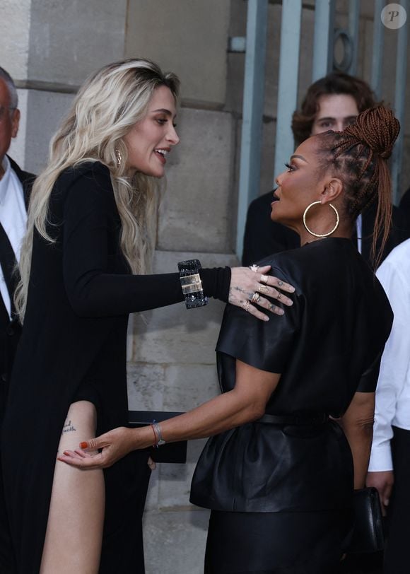Paris Jackson et Janet Jackson arrivent au défilé Tom Ford Collection Femme Prêt-à-Porter Printemps/Eté 2026 lors de la Fashion Week de Paris, le 1 Octobre 2025.

© Denis Guignebourg/Bestimage