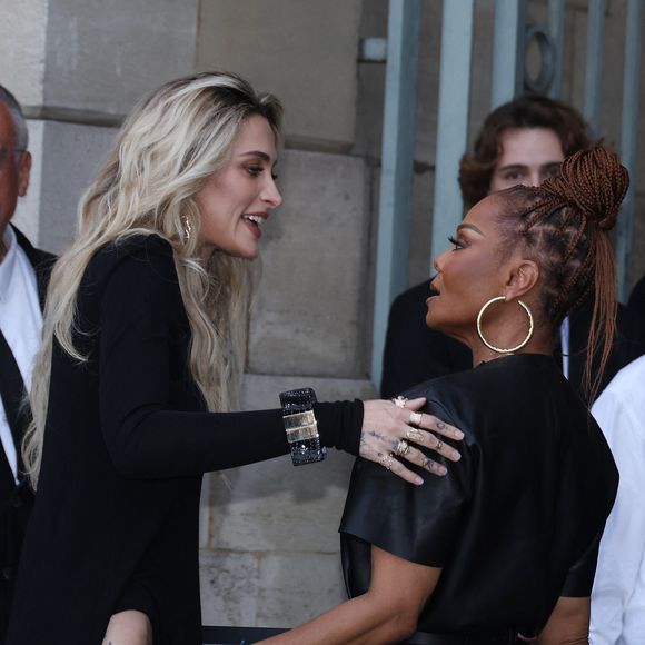 Paris Jackson et Janet Jackson arrivent au défilé Tom Ford Collection Femme Prêt-à-Porter Printemps/Eté 2026 lors de la Fashion Week de Paris, le 1 Octobre 2025.

© Denis Guignebourg/Bestimage