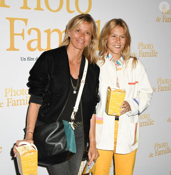 Elle s'ouvre sur le sujet dans un livre avec sa mère

Sarah Lavoine et sa fille Yasmine Lavoine assistent à la première de Photo de Famille à l'UGC Gaumont Les Halles le 3 septembre 2018 à Paris, France. Photo by Laurent Zabulon/ABACAPRESS.COM