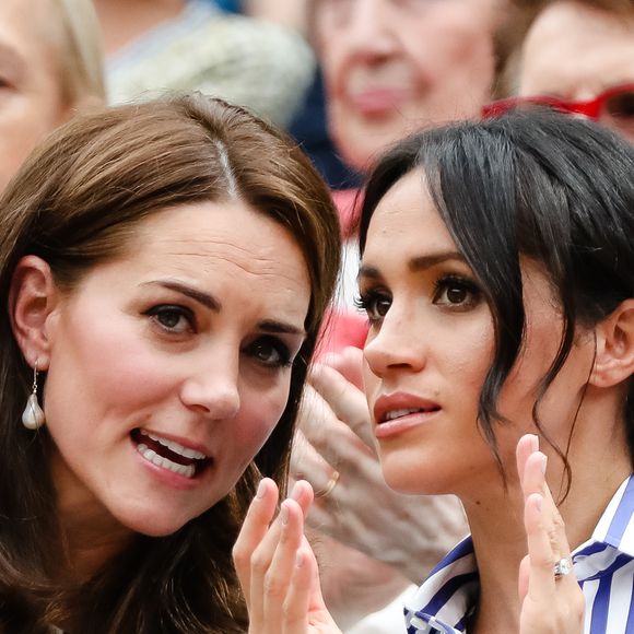 Catherine (Kate) Middleton, duchesse de Cambridge et Meghan Markle, duchesse de Sussex assistent au match de tennis Nadal contre Djokovic lors du tournoi de Wimbledon "The Championships" le 14 juillet 2018 © Action Press / Bestimage