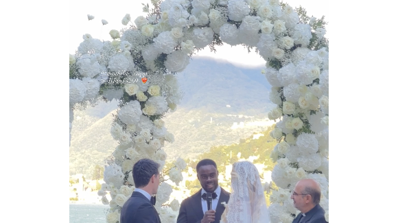 Dans une robe blanche en dentelle perlée à cordon, la belle-fille de Didier Deschamps s'est avancée vers l'autel avec son papa pour dire encore une fois "oui" à l'homme de sa vie.

Mariage de Dylan Deschamps et Mathilde Cappelaere, 28 septembre 2025