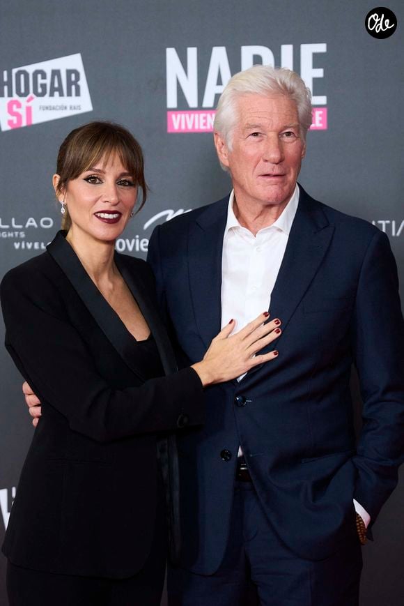 Richard Gere et Alejandra Gere assistent à la première du film « Lo que nadie quiere ver (Ce que personne ne veut voir) » au cinéma Callao, le 24 novembre 2025 à Madrid, en Espagne Crédit photo : © Jack Abuin/ZUMA Press Wire