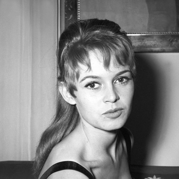 Brigitte Bardot dans l'atelier d'Emilio Federico Schuberth. 1955 Photo par © Mondadori Portfolio via ZUMA Press/ABACAPRESS.COM