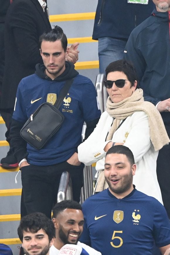 James Rabiot, frère d'A.Rabiot) et Véronique Rabiot (mère d'A.Rabiot) en tribune du match de football de quart de finale opposant la France à l’Angleterre lors de la coupe du Monde (FIFA 2022) au stade Al Bayt à Al Khor au Qatar, le 10 décembre 2022. La France a gagné 2-1. © Philippe Perusseau/Bestimage