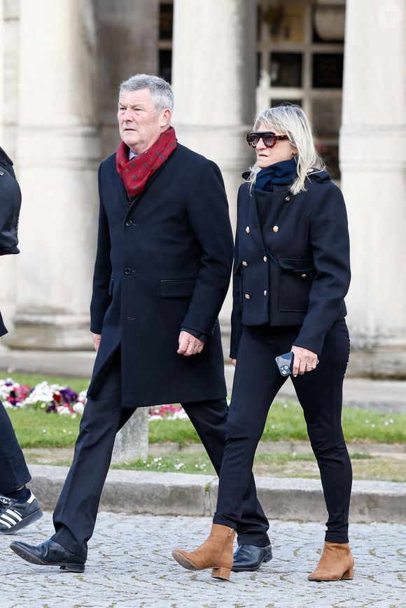 C'est aussi Christine Bravo qui a bien sûr fait le déplacement depuis la Corse où elle est installée. 

Christine Bravo et son mari Stéphane Bachot - Obsèques d'Isabelle Mergault à la Coupole du Père-Lachaise à Paris le 30 mars 2026. © Cyril Moreau - Dominique Jacovides / Bestimage