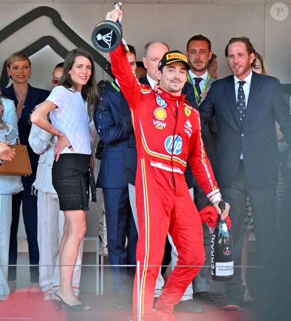 Charles Leclerc, le prince Albert II de Monaco, la princesse Charlène de Monaco, Pierre Casiraghi, Andrea Casiraghi, Tatiana Casiraghi (Tatiana Santa Domingo), Charlotte Casiraghi et Raphaël Elmaleh, Marie Chevallier, Louis Ducruet, la princesse Alexandra de Hanovre, Ben-Sylvester Strautmann,, Beatrice Borromeo - Le prince Albert II de Monaco et la princesse Charlène de Monaco ne cachent pas leurs joies et leurs émotions en remettant à Charles Leclerc le trophée du  vainqueur du Grand Prix de Formule 1 (F1) de Monaco. Monaco, le 26 mai 2024.
© Bruno Bebert/Bestimage