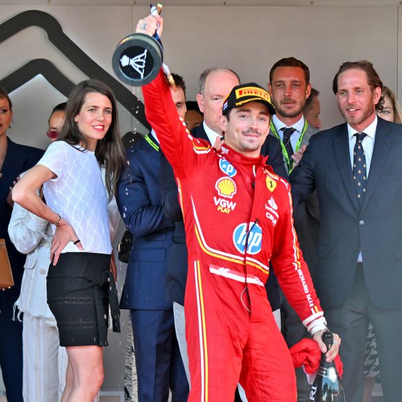 Charles Leclerc, le prince Albert II de Monaco, la princesse Charlène de Monaco, Pierre Casiraghi, Andrea Casiraghi, Tatiana Casiraghi (Tatiana Santa Domingo), Charlotte Casiraghi et Raphaël Elmaleh, Marie Chevallier, Louis Ducruet, la princesse Alexandra de Hanovre, Ben-Sylvester Strautmann,, Beatrice Borromeo - Le prince Albert II de Monaco et la princesse Charlène de Monaco ne cachent pas leurs joies et leurs émotions en remettant à Charles Leclerc le trophée du  vainqueur du Grand Prix de Formule 1 (F1) de Monaco. Monaco, le 26 mai 2024.
© Bruno Bebert/Bestimage