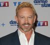 Ian Ziering, connu pour avoir incarné Steve Sanders dans la série Beverly Hills 90210. 

Ian Ziering - Photocall de lancement de la saison 2026 de "Danse avec les stars" (DALS) au siège de TF1 à Boulogne-Billancourt le 18 décembre 2025. © Coadic Guirec/Bestimage