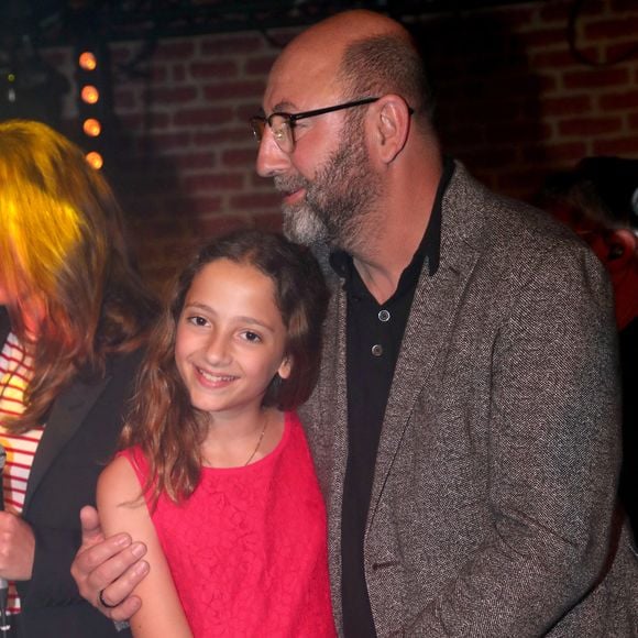 Exclusif - Prix Spécial - Kad Merad et Sarah la fille de Dany Boon au night club « NO.PI » Place Clichy après l'avant-première du film "La Vie pour de vrai" à Paris, France, le 18 Avril 2023. 

© Bertrand Rindoff / Bestimage