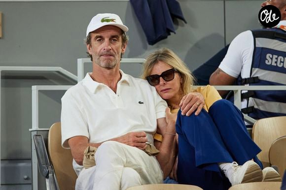 Vendredi 7 août, l'actrice a partagé plusieurs photos de leur séjour sur Instagram, accompagnées de ces mots : "Les îles Lofoten. Pluie/Nature/quetshua. Magnifique !"

Karin Viard et son mari Manuel Herrero - Célébrités dans les tribunes des Internationaux de France de tennis de Roland Garros 2024 à Paris le 26 mai 2024.

© Moreau-Jacovides/Bestimage