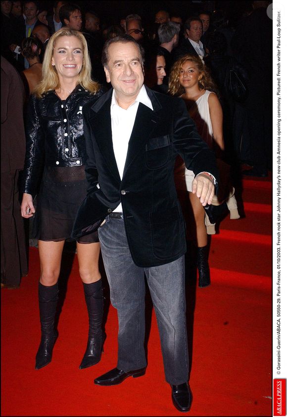 Gorassini-Guerin/ABACA. Paris-France, 01/10/2003. Cérémonie d'ouverture de l'Amnesia, le nouveau club de la star française du rock Johnny Hallyday. Sur la photo : L'écrivain français Paul-Loup Sulitzer et sa fille Olivia