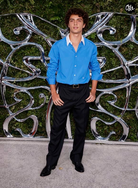 Cette fois, le jeune homme a quitté le premier rang pour monter lui-même sur le podium à Milan.

Levi Alves McConaughey lors de la soirée d'ouverture du Lucas Museum of Narrative Art, à Los Angeles, le 19 septembre 2026. © Backgrid USA / Bestimage