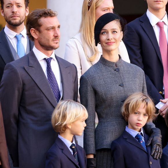 Pierre Casiraghi, Beatrice Borromeo, Stefano et Francesco  dans la cour du palais princier le jour de la fête nationale de Monaco le 19 novembre 2024.

© Jean-Charles Vinaj / Pool Monaco / Bestimage