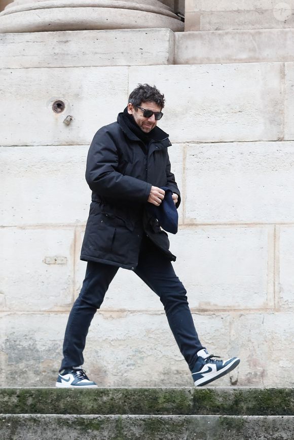 Patrick Bruel - Sorties des obsèques de Niels Arestrup à l'Église Saint-Roch à Paris. Le 10 décembre 2024. © Christophe Clovis / Bestimage
