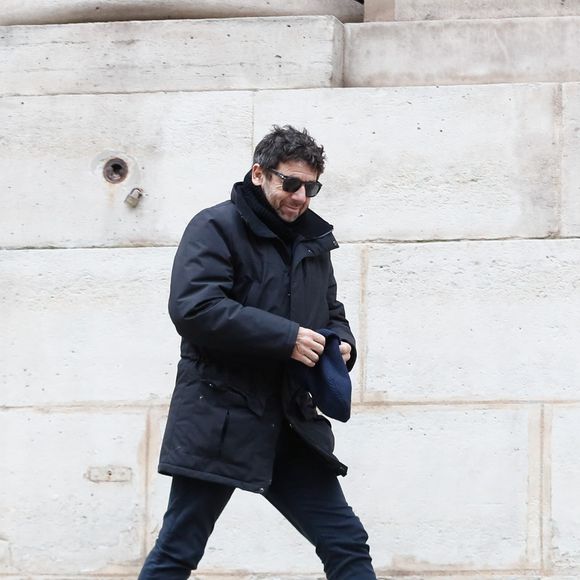 Patrick Bruel - Sorties des obsèques de Niels Arestrup à l'Église Saint-Roch à Paris. Le 10 décembre 2024. © Christophe Clovis / Bestimage