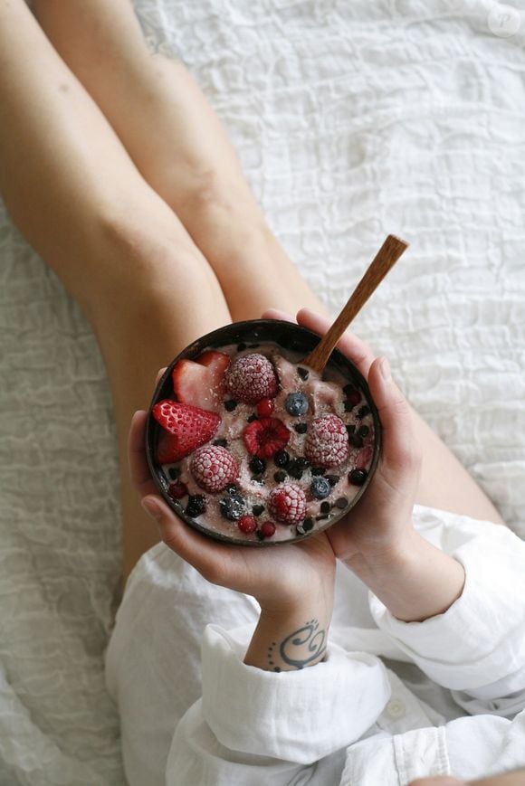 Le granola a une image très saine, mais certaines versions industrielles sont riches en sucres ajoutés et en matières grasses.

Cocobols sur Unsplash