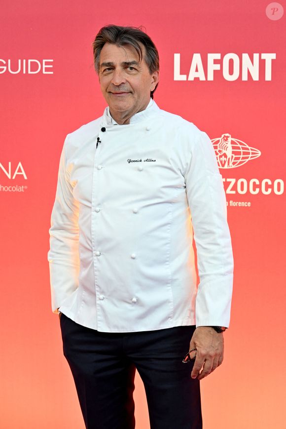 Yannick Alléno y signe l'ensemble de l'offre gastronomique ainsi que le beach club.

Le chef Yannick Alleno - Cérémonie des remises des Etoiles Michelin 2026 au Grimaldi Forum à Monaco le 16 mars 2026. 1 étoile, 7 nouveaux 2 étoiles et 1 nouveau 3 étoiles pour l'édition 2026 © Bruno Bebert/Bestimage