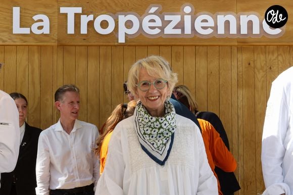Aujourd'hui âgée de 84 ans, Mercotte profite de son existence

Mercotte (Jacqueline Mercorelli), maîtresse de cérémonie - Les Chefs à Saint-Tropez fêtent les producteurs 2026 avec un concours de Pâtisserie" La Tropézienne" sur la place des Lices à Saint-Tropez, le 2 mai 2026. 
© Jean-Marc Lhomer / Bestimage