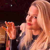 Sabrina Herlory Rouget : Ce produit dont la PDG d'Aroma-Zone ne peut plus se passer, "l'un des meilleurs anti-âge"