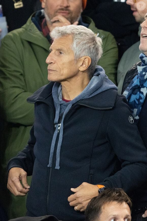 Nagui - Célébrités dans les tribunes du match de Ligue des Champions entre le PSG contre le Bayern de Munich (1-2) au Parc des Princes à Paris le 4 novembre 2025. © Cyril Moreau/Bestimage