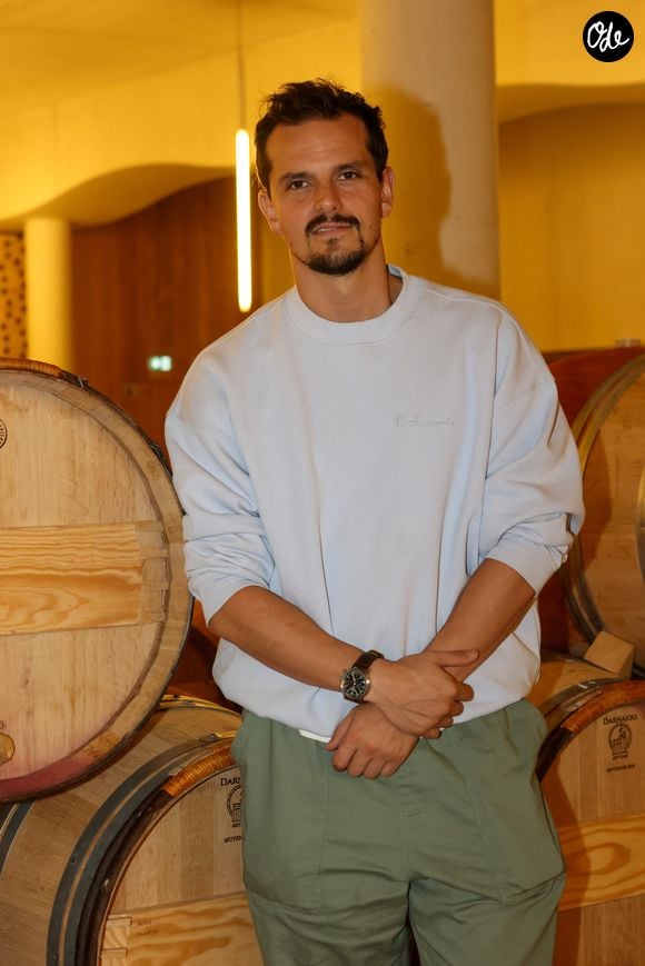 Le Chef Juan Arbelaez lors du "World Caviar Awards", le 1er championnat du monde de Caviar au Château Hôtel Grand Barrail à Saint-Emilion, en Gironde, France, le 30 octobre 2024.

© Jean-Marc Lhomer/Bestimage