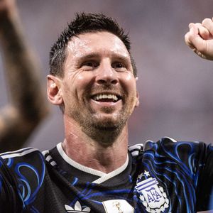 Lionel Messi est en finale de la Coupe du Monde

L'Argentin Lionel Messi célèbre sa victoire lors de la demi-finale de la Coupe du monde masculine de football opposant l'Angleterre à l'Argentine, disputée au stade d'Atlanta  (Crédit photo : © Ricardo Nogueira/Sport Press Photo via Zuma Press/ABACAPRESS.COM