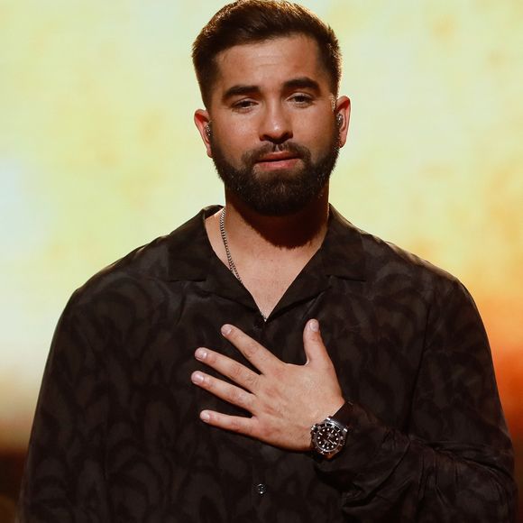 Un sacrifice pour sa famille, mais un cadeau pour ses fans.

Exclusif - Kendji Girac à l'enregistrement d'une émission musicale.

Photo : Christophe Clovis / Bestimage