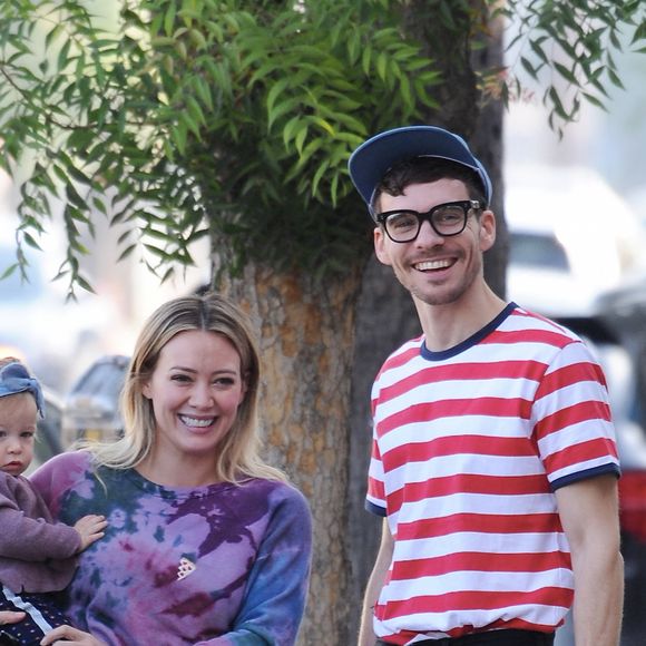 Exclusif - Hilary Duff avec son fiancé Matthew Koma et leur fille Banks, se promènent à Los Angeles, le 13 octobre 2019. Bestimage