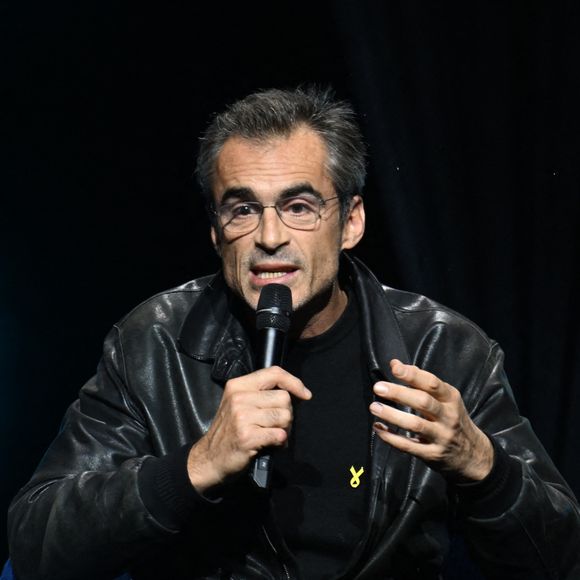 Raphaël Enthoven lors de la soirée hommage "7 octobre - 2 ans après" en mémoire des victimes du 7 octobre et en soutien aux otages du Hamas à la salle Pleyel à Paris le 5 octobre 2025.

© Lionel Urman / Bestimage