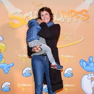 Exclusif - Carole Rousseau et son fils Vittorio à la première du spectacle "Les Schtroumpfs" aux Folies Bergère à Paris, le 20 octobre 2016.
© Pierre Perusseau/Bestimage
No Web No Blog - Belgique et Suisse