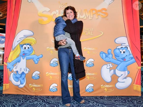 Exclusif - Carole Rousseau et son fils Vittorio à la première du spectacle "Les Schtroumpfs" aux Folies Bergère à Paris, le 20 octobre 2016.
© Pierre Perusseau/Bestimage
No Web No Blog - Belgique et Suisse