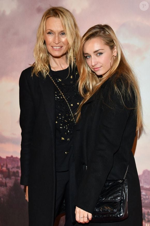 Estelle Lefebure et sa fille Emma Smet assistent à la première de "Holy Lands" Paris au cinéma UGC Normandie le 04 décembre 2018 à Paris, France. Photo Laurent Zabulon/ABACAPRESS.COM
