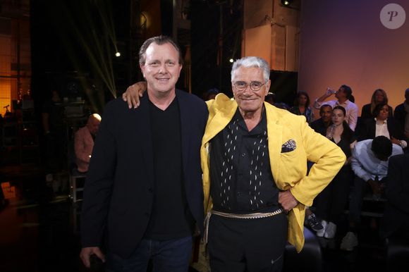 Exclusif - Claude François jr, Jean-Marie Perrier lors de l'enregistrement de l'émission Le Grand Echiquier - Spécial Claude François présentée par C.Chazal et A.Manoukian et diffusée le 13 janvier sur France, à l'Opéra royal du château de Versailles, accompagné par l'Orchestre de l'Opéra Royal à Versailles, France, le 16 septembre 2025. Jack Tribeca/Bestimage