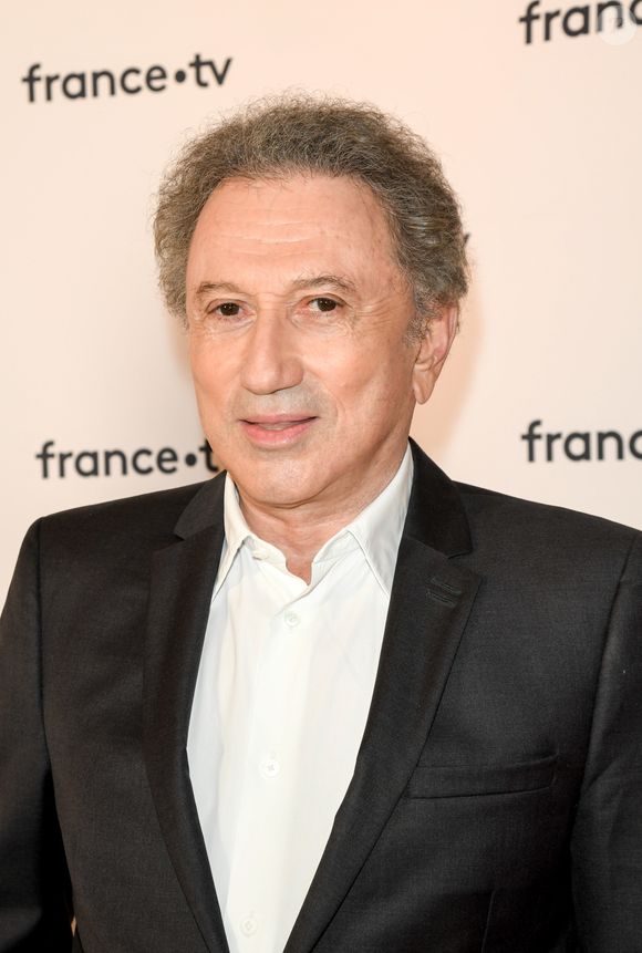 Info du 27 septembre 2020 (Michel Drucker, âgé de 72 ans, a subi une opération du cœur samedi matin dans un hôpital parisien ) - Michel Drucker au photocall de la conférence de presse de France 2 au théâtre Marigny à Paris le 18 juin 2019

© Coadic Guirec / Bestimage