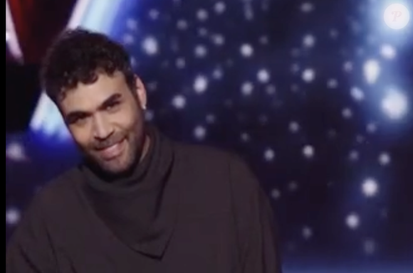 Pour adoucir le verdict auprès de Sam, il a ajouté : “Je sais que tu vas aller loin avec tout ce que tu as. Elle, j'ai la curiosité d'après.”

Sam sur le plateau de The Voice sur TF1