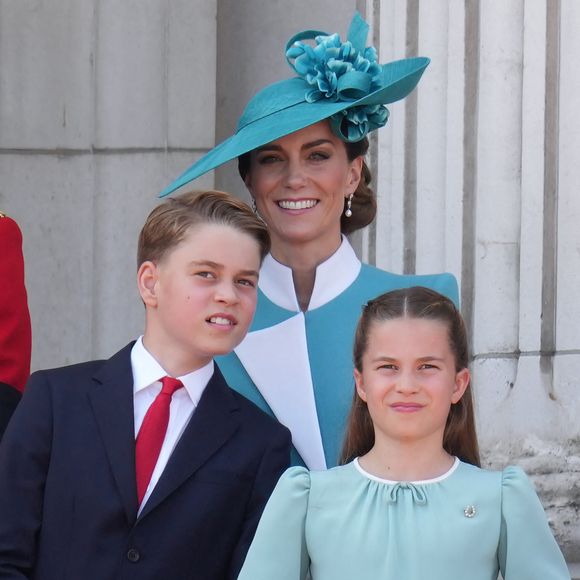 Le prince George de Galles, Kate Middleton, la princesse Charlotte de Galles lors de la cérémonie Trooping the Colour à Londres, le 14 juin 2025. 

Photo : Jams Whatling / Bestimage