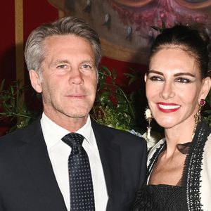 Aujourd'hui séparé de sa femme Clotilde Courau, Emmanuel Philibert de Savoie vit une relation apaisée avec Adriana Abascal.

Le prince Emmanuel-Philibert de Savoie, Adriana Abascal - Concerto pour la paix de Omar Harfouch dans la chambre de députés à Rome en Italie.
©SGP / BESTIMAGE